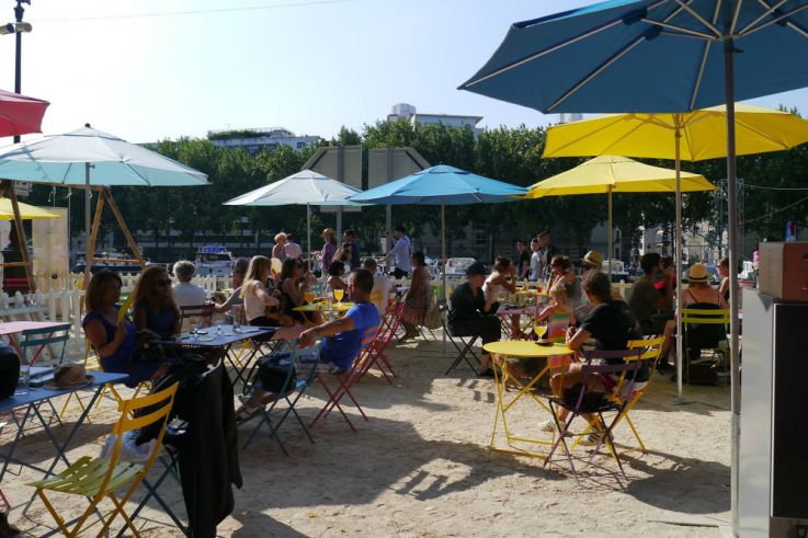 La Guinguette Solidaire Tous à Table et ses Apéricub's à Paris Plages