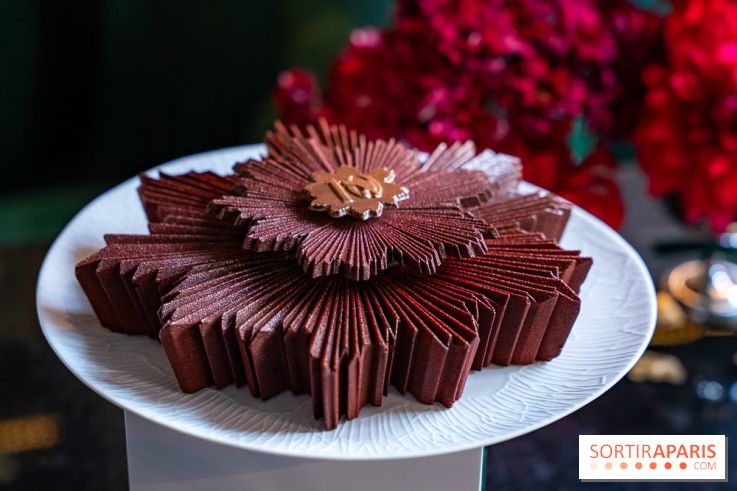 Bûche de Noël La Réserve Paris 2025 : Le sublime Astre d'Or de Jordan Talbot 