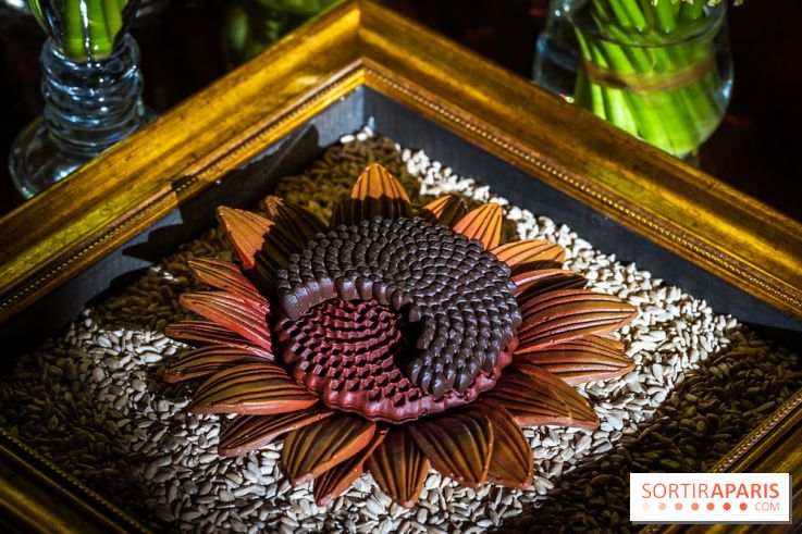 L'Oeuf de Pâques Tournesol du Péninsula Paris, la "Fleur de Lumières" par Anne Coruble