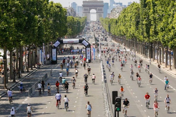 Les 24h Vélib' 2016 sur les Champs-Elysées à Paris