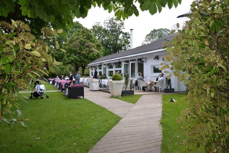 Chasse aux oeufs et menu de Pâques au Châlet des Iles Daumesnil
