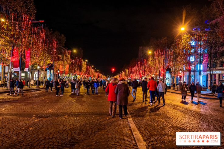 Inauguration des Illuminations de Noël des Champs-Élysées avec Clara Luciani