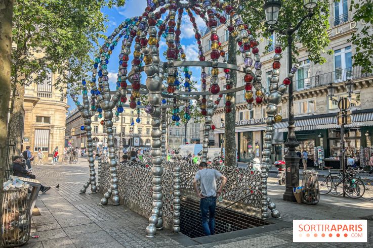 Métro Palais Royal - Musée du Louvre - Kiosque des Noctambules - Jean-Michel Othoniel