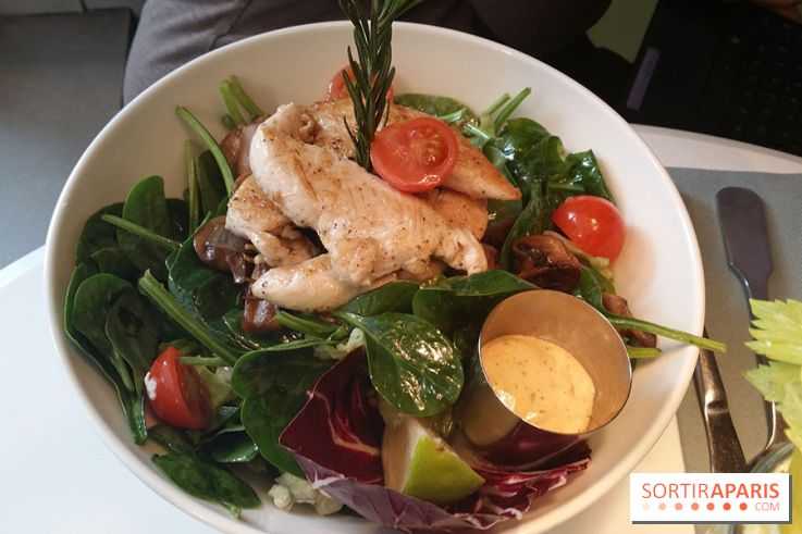 Le Paradis du fruit : salade composée de poulet grillé chaud