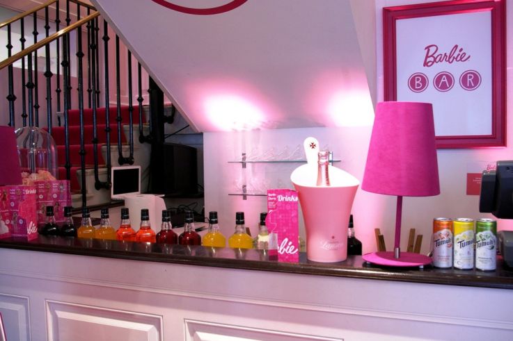 Le Barbie bar débarque à Paris 