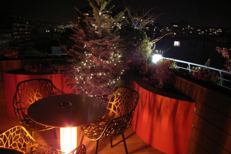 Vin chaud et mini-marché de Noël sur la terrasse du Courtyard by Marriott Paris Boulogne