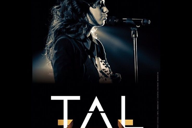 Tal en "Acoustic Tour" au Casino de Paris en 2015