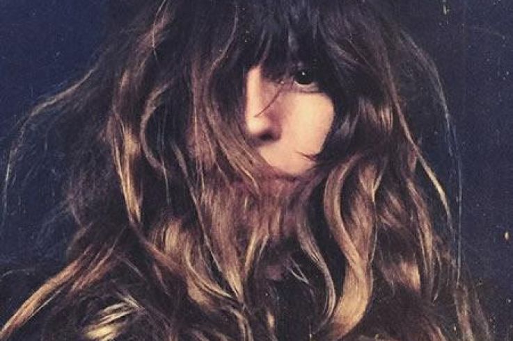 Lou Doillon en showcase à la Fnac Saint Lazare