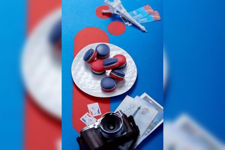 Euro 2016 : Macaron Cocorico by Eric Kayser 
