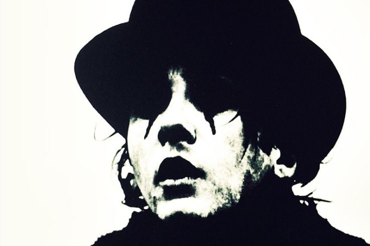 Saez nous revient avec de nouveaux morceaux et des concerts un peu partout en France. Rendez-vous du mercredi 21 au vendredi 23 décembre 2016 pour trois dates exclusives programmés au Bataclan de Paris. 