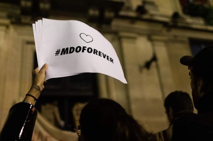 Un cri d’amour pour Mains d’œuvres : manifestation de soutien devant la Mairie de Saint-Ouen