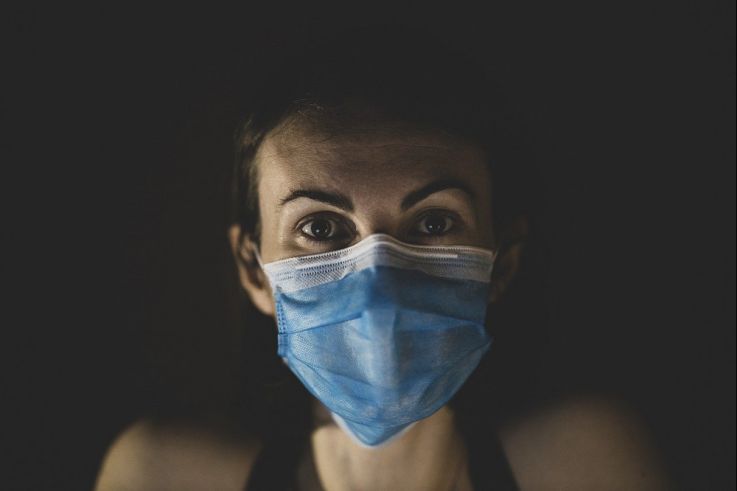 Coronavirus : 5 millions de masques destockés pour les soignants toutes catégories, annonce Véran