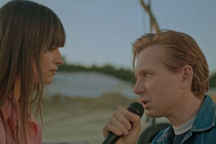 Clara Luciani dévoile « Summer Wine », un duo avec Alex Kapranos de Franz Ferdinand 