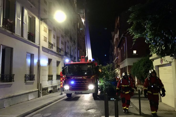 Vincennes : deux morts dans un violent incendie d’immeuble, 150 pompiers mobilisés