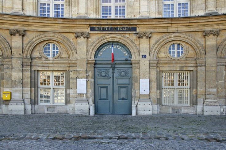 Académie française : les fauteuils verts des immortels vendus bientôt aux enchères