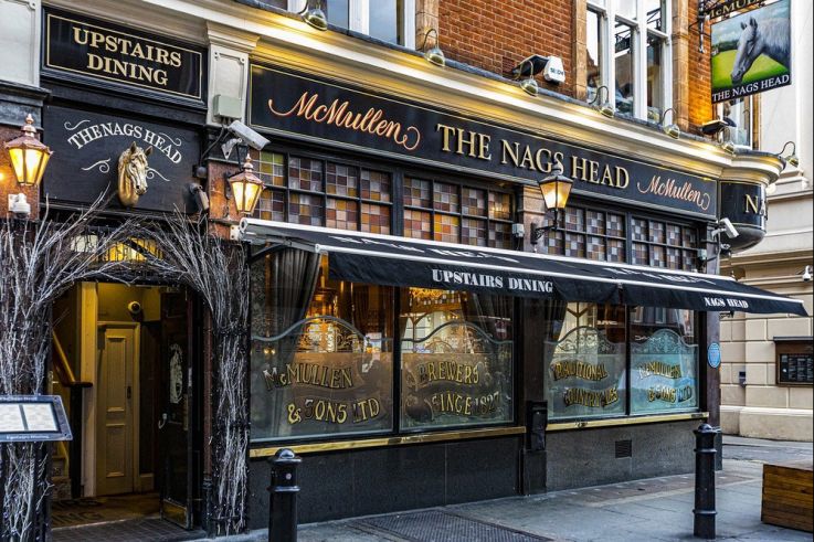 Coronavirus : le Royaume-Uni annonce le fermeture des pubs et bars à Liverpool