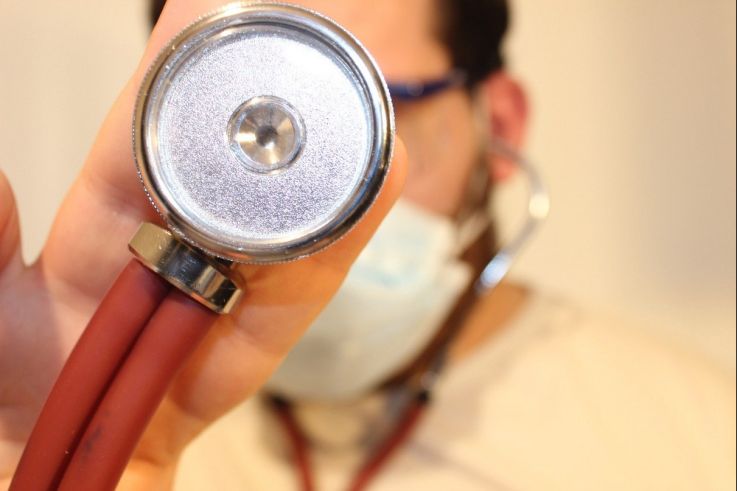 Coronavirus : la "langue Covid", un nouveau symptôme de la maladie ?