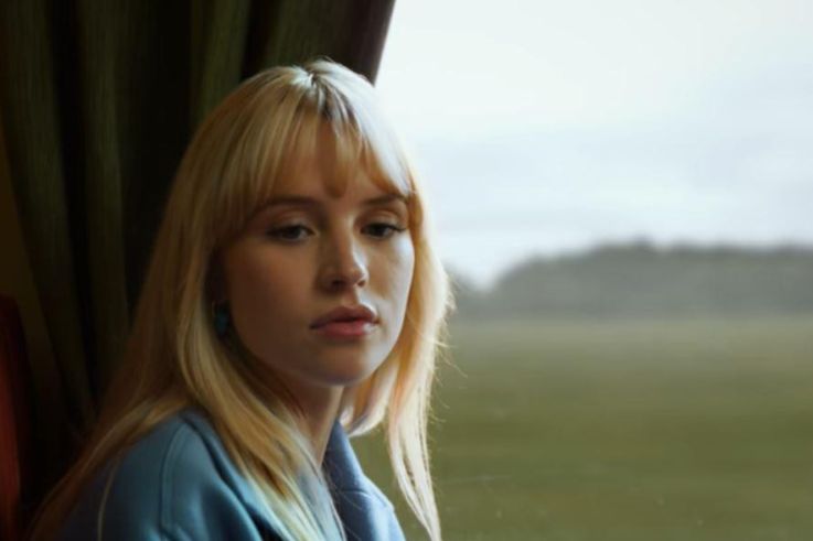 Angèle en concert à Paris La Défense Arena en décembre 2022