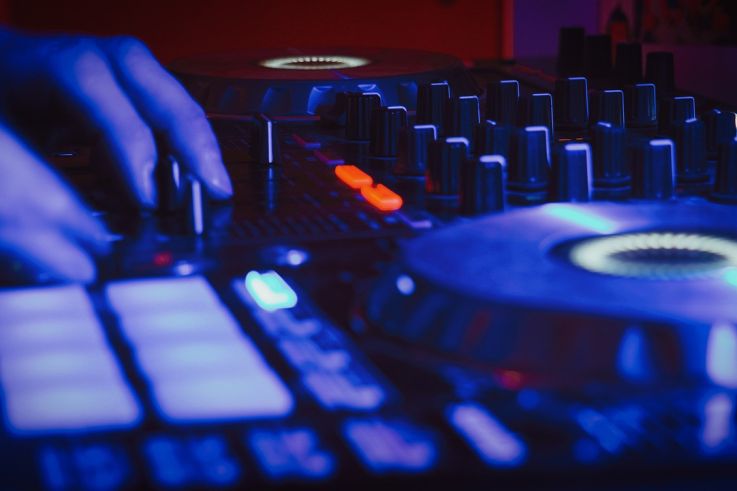 Diplo squatte les platines du T7 Paris