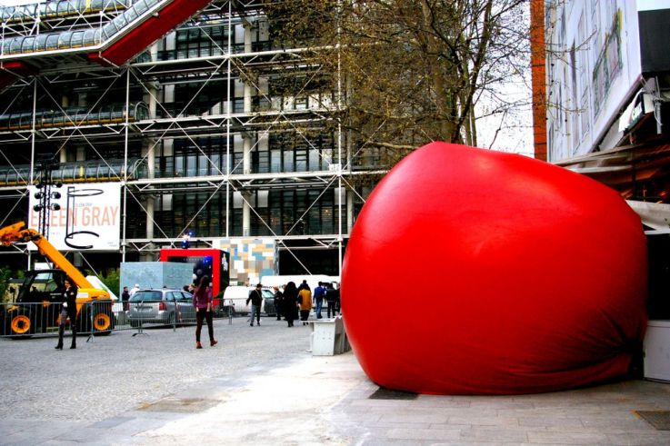 Le RedBall Project de Kurt Perschke débarque à Paris 