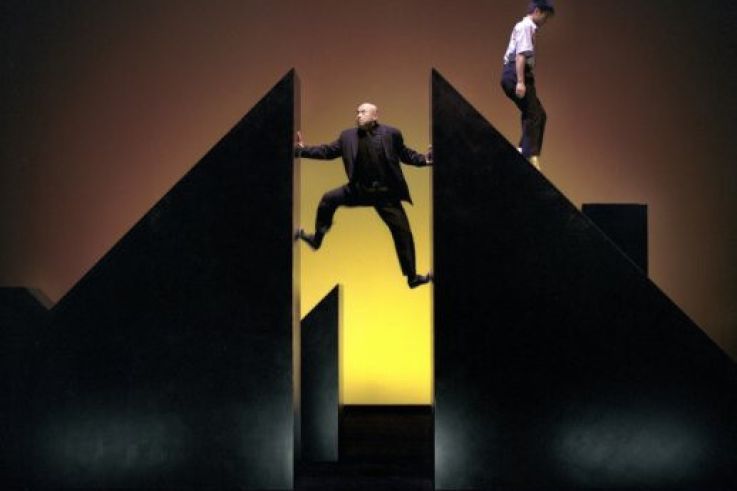 Les Sept Planches de la ruse au 104 : danse, cirque et théâtre