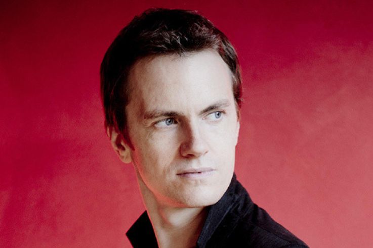Le pianiste Alexandre Tharaud en concert au théâtre des Champs-Élysées