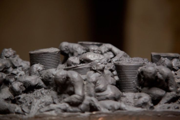 Les vitrines de l'atelier des artistes en exil, exposition rue de Valois