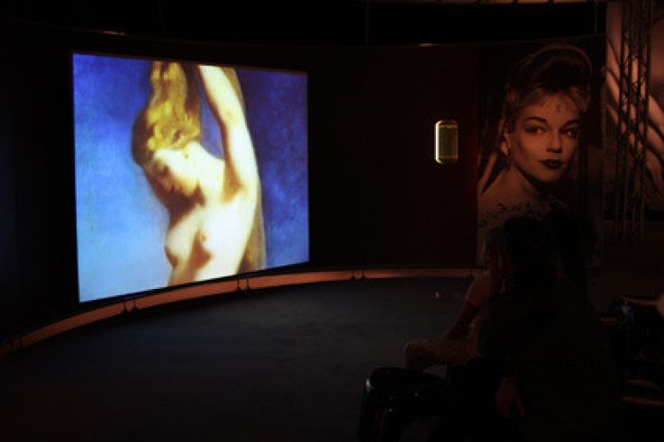 Le cheveu, de mèche avec la science au Palais de la Découverte