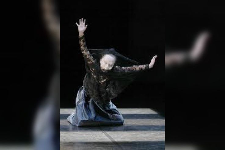 Rencontre entre Carlotta Ikeda du Butô à la danse insensée et les Photographies de Laurencine Lot au Dorothy’s Gallery