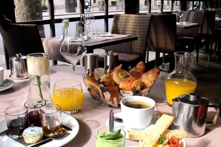 Brunch à la Villa Spicy avec le clown Patabois