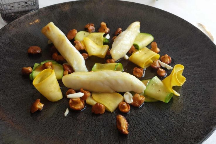 L'Abeille, restaurant du Shangri-La ouvre pour le déjeuner