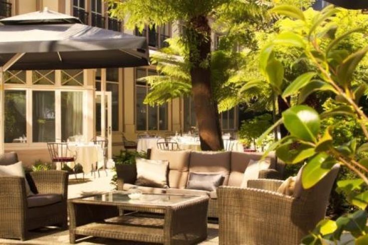 Terrasse de l'Hôtel Renaissance Paris Parc Trocadéro