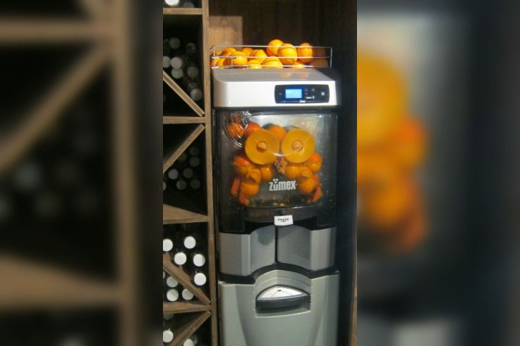 Dish of the Day, Machine à jus d'orange.