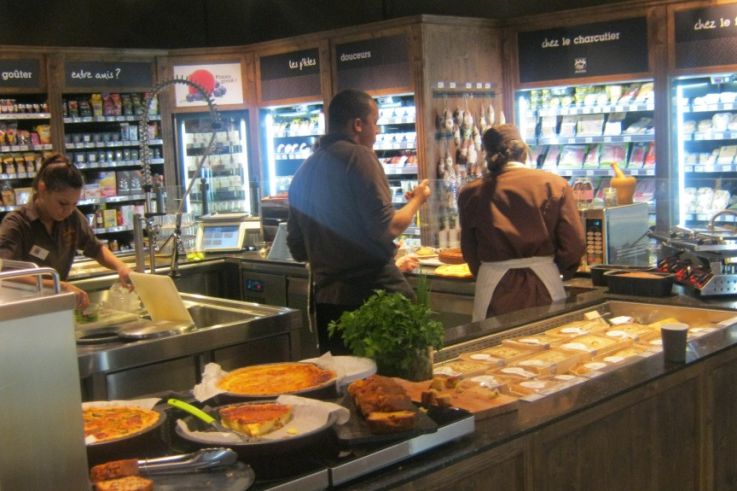 Dish of the Day, ilot central