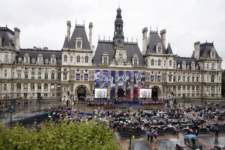 Le parvis de l’Hôtel de Ville devient "Place de l’Hôtel de Ville - Esplanade de la Libération"