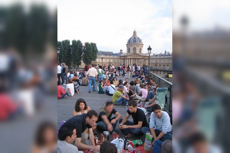 Pont des arts soirée pique nique