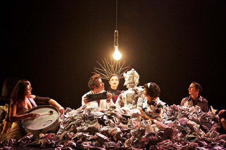 Le Cirque Bouffon présente Solvo au Théâtre des Champs-Elysées