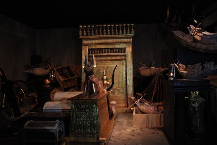 Statues contenues dans le tombeau de Toutankhamon