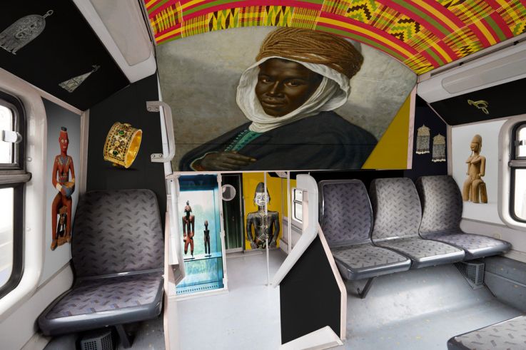 Le musée du Quai Branly s'expose dans un train de la ligne E