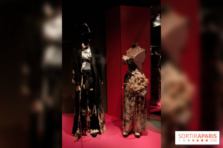 Tenue correcte exigée - extravagance des podiums