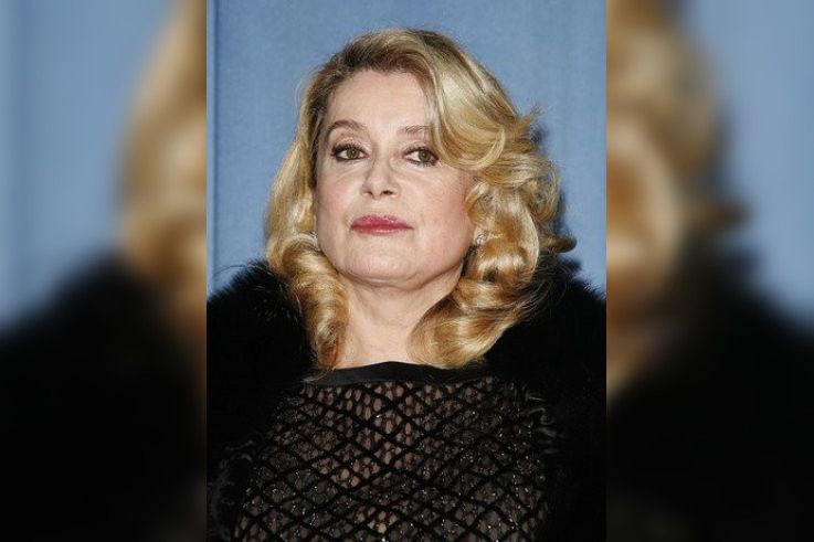 PARIS - DECEMBER 18:  French actress Catherine Deneuve attends the premiere of "Le Heros de la Famille" at the UGC Normandie on December 18, 2006 in Paris, France.  (Photo by Francois Durand/Getty Images) *** Local Caption *** Catherine Deneuve