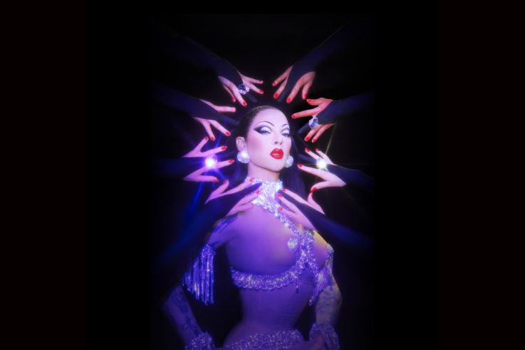 Violet Chachki (Ru Paul’s Drag Race) débaque au Crazy Horse cet été à Paris