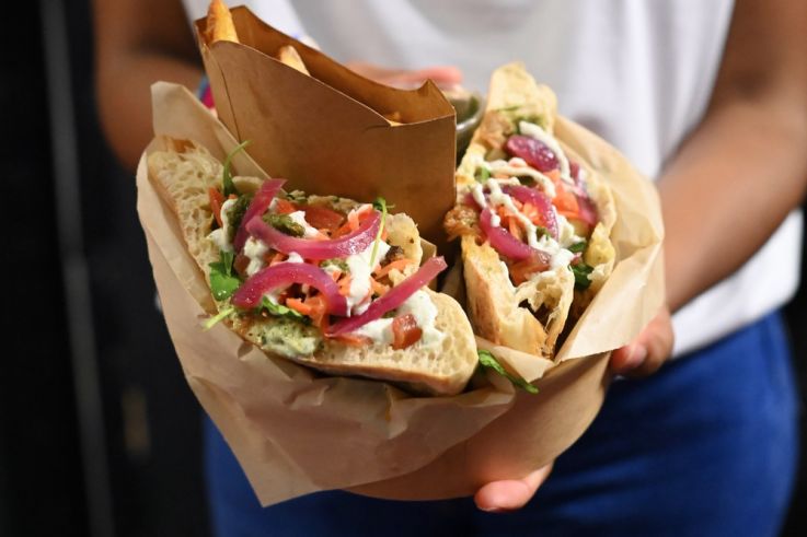 Sandwich de batard, le resto débarque à Paris 