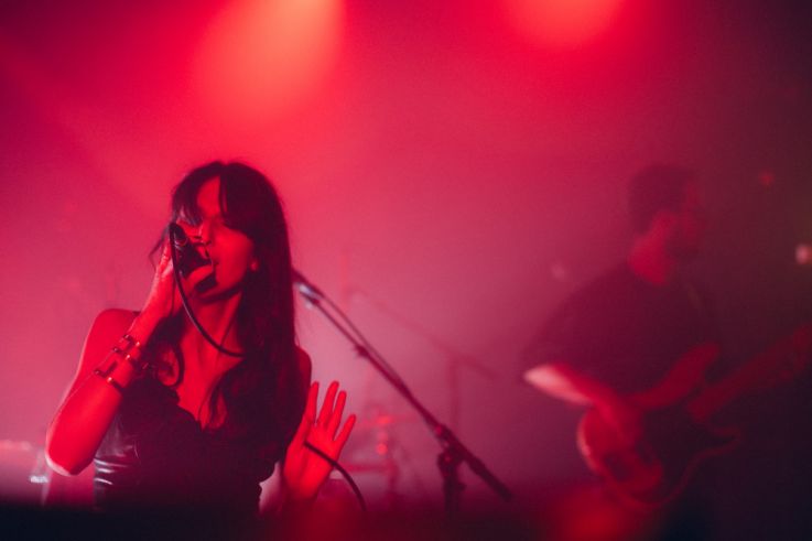 Matild en concert à Paris en juin 2025