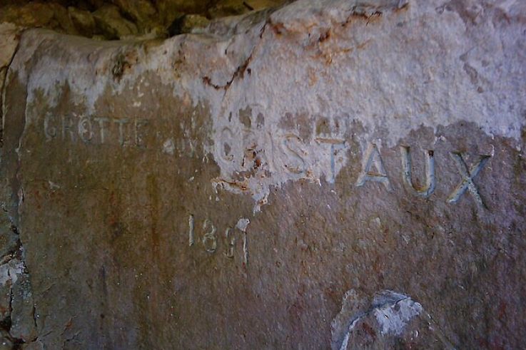 Le saviez-vous ? Il existe une grotte aux cristaux cachée dans une forêt francilienne