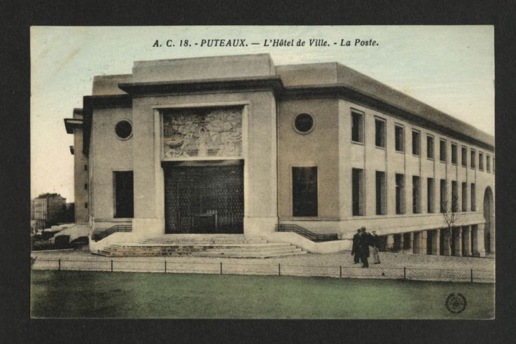 À l'Ouest de Paris, cette mairie insolite est un temple de l'Art Déco