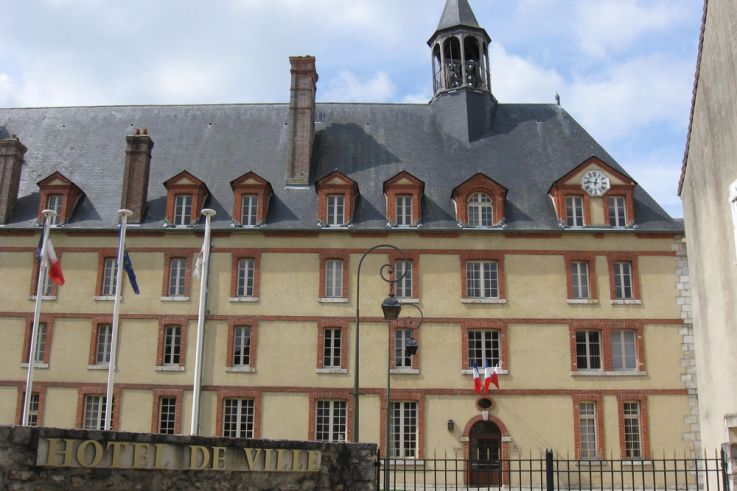 Cette mairie d’Île-de-France est située dans un ancien château médieval