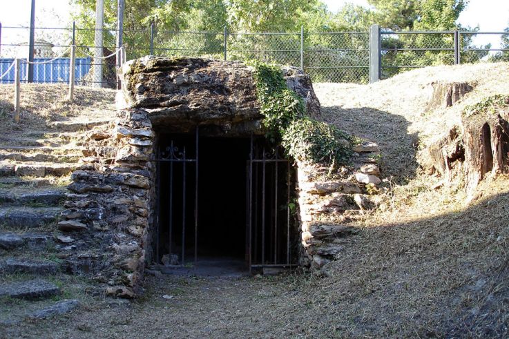 Cette allée couverte proche de Paris est en réalité un tombeau du Néolithique, et elle devrait bientôt rouvrir au public