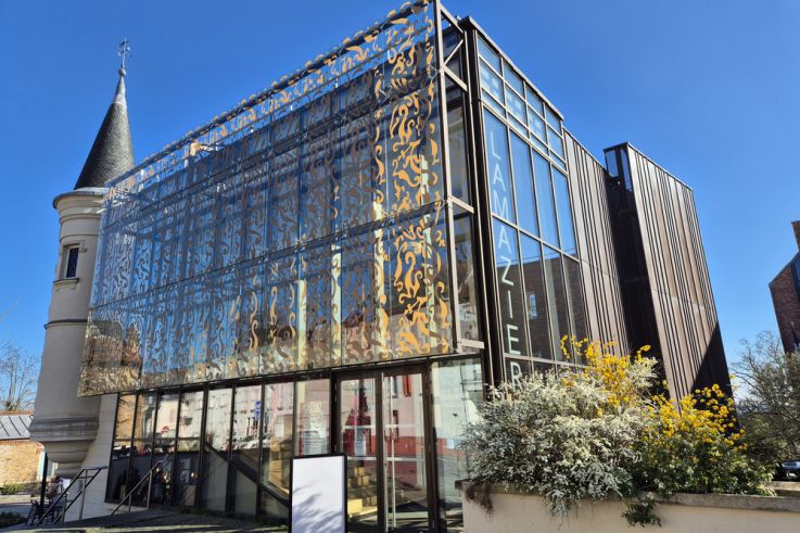 Une galerie d'art contemporain au cœur d'un ancien château en région parisienne