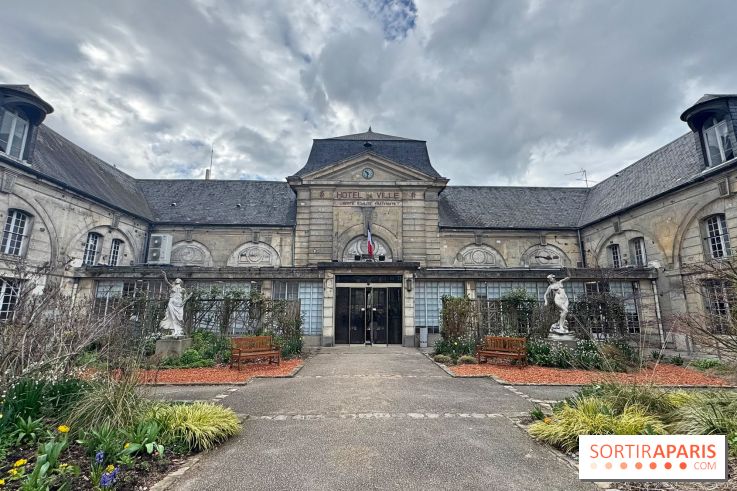 Cette mairie d'Île-de-France se trouve au cœur d'anciennes écuries, vestiges d'un château disparu